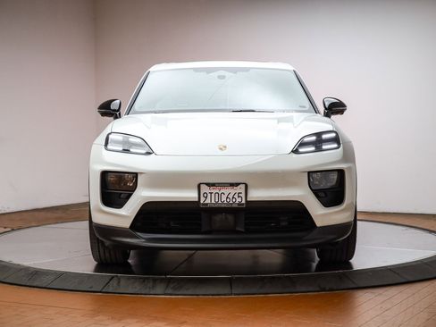 Used 2025 Porsche Macan Electric image 13