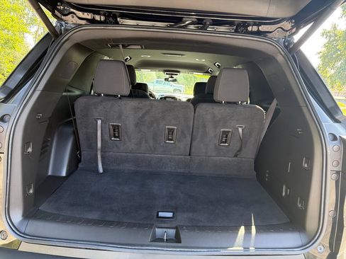 Used 2023 Chevrolet Traverse LT FWD image 25