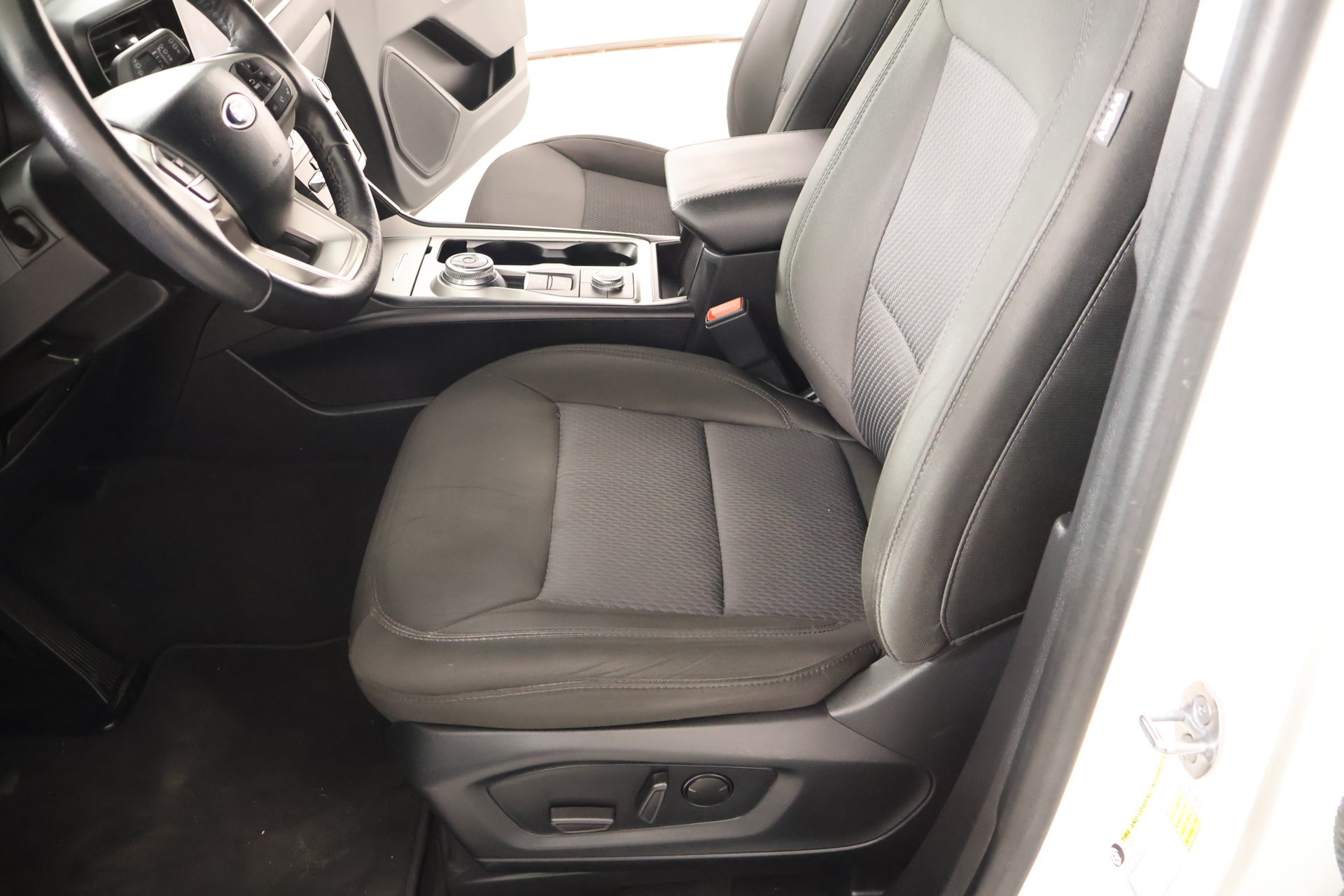 Used 2023 Ford Explorer XLT AWD/4WD image 11