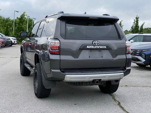 Used 2018 Toyota 4Runner TRD Off-Road AWD/4WD image 5