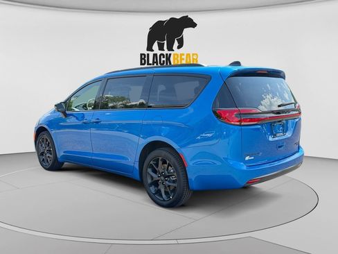 New 2027 Chrysler Pacifica Limited w/ S Appearance Package AWD/4WD image 5