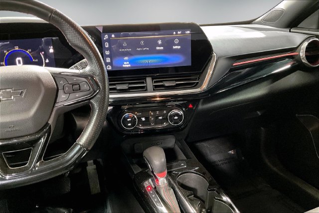 Used 2024 Chevrolet Trax RS w/ Sunroof Package FWD image 11