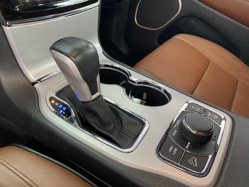Used 2019 Jeep Grand Cherokee Summit AWD/4WD image 24
