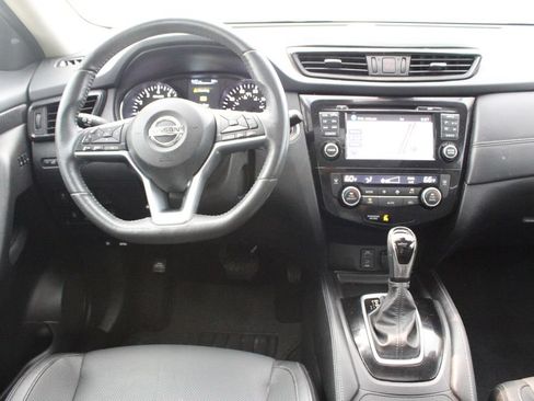 Used 2017 Nissan Rogue SL w/ SL Premium Package AWD/4WD image 2