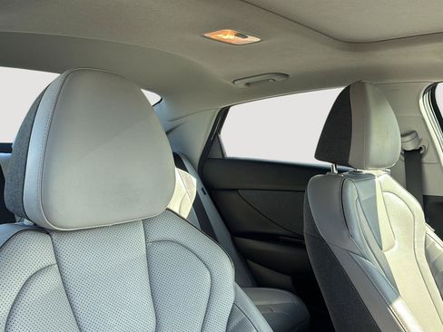 Certified 2024 Hyundai Elantra Limited FWD image 11