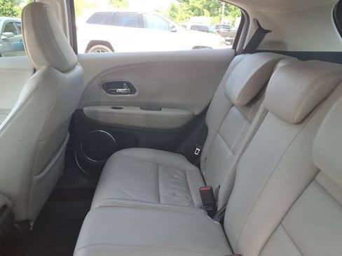 Used 2019 Honda HR-V Touring image 8