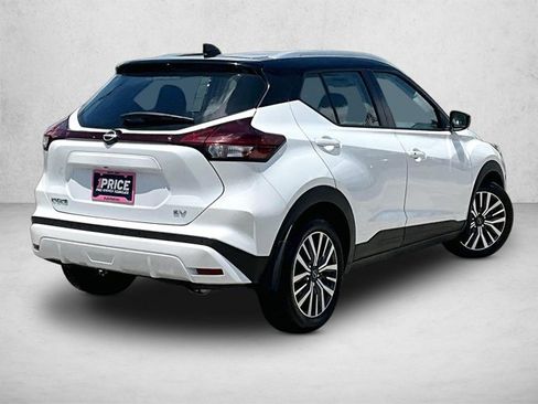 Used 2023 Nissan Kicks SV FWD image 2