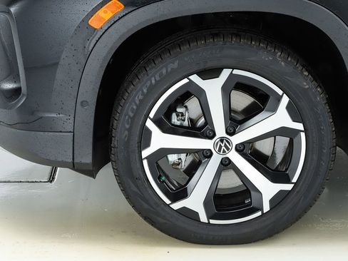 New 2026 Volkswagen Tiguan SE AWD/4WD image 44