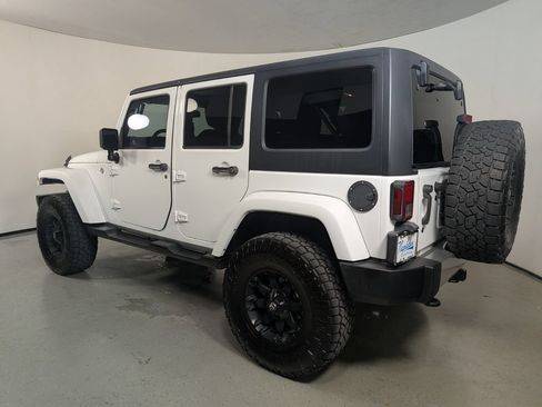 Used 2017 Jeep Wrangler Unlimited Sahara w/ Max Tow Package AWD/4WD image 6