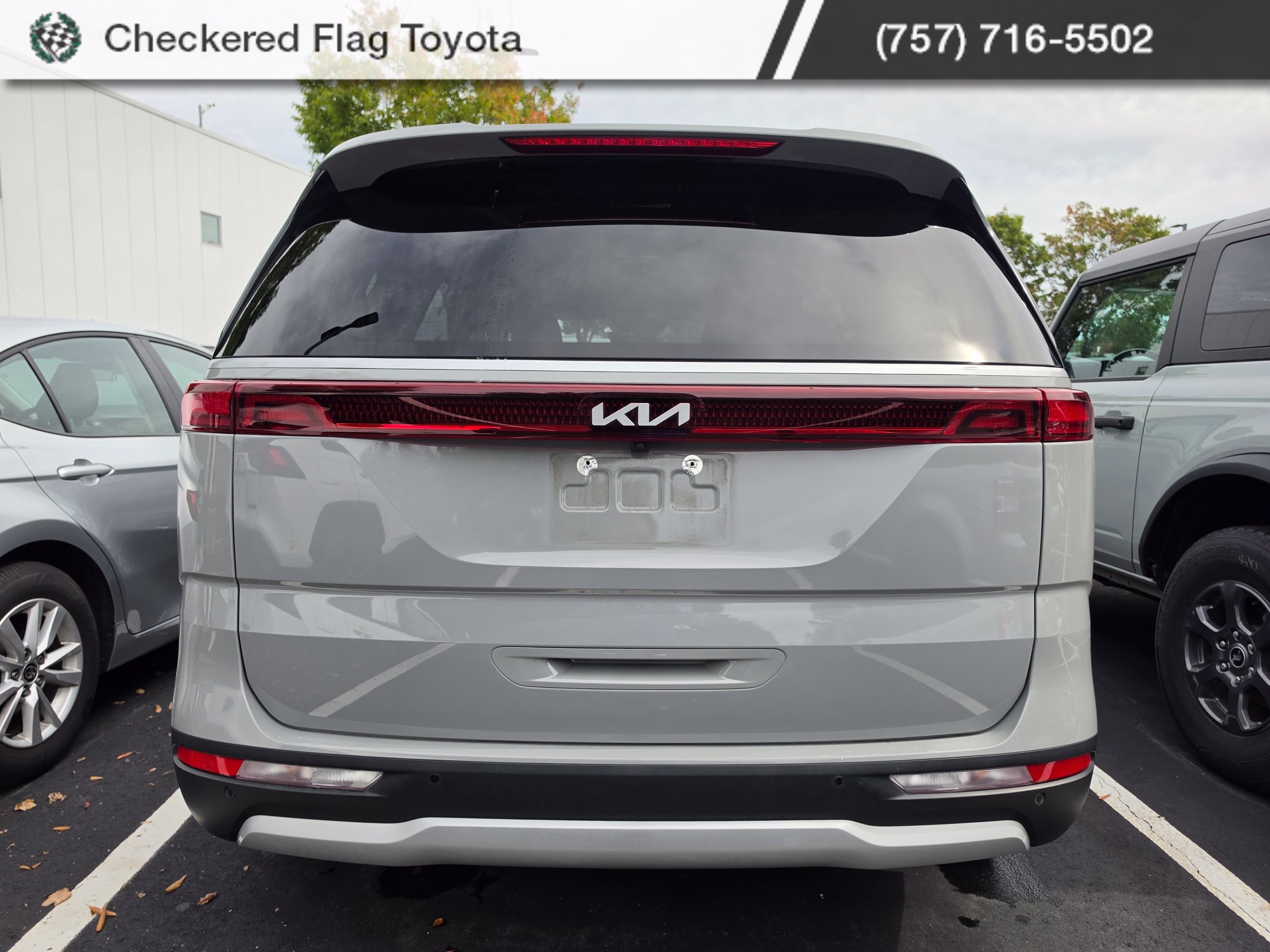 Used 2022 Kia Carnival EX FWD image 5