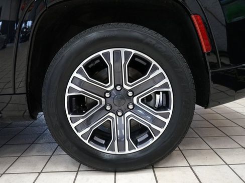 Used 2024 Jeep Wagoneer Series II w/ Flexible Seating Group image 62