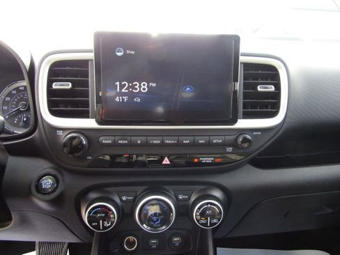 Used 2021 Hyundai Venue SEL w/ Premium Package image 12