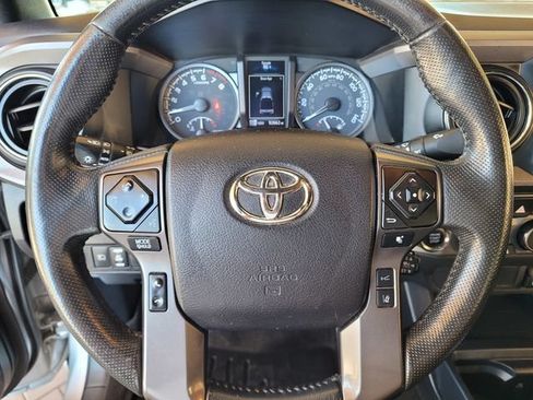 Certified 2022 Toyota Tacoma TRD Off-Road AWD/4WD image 28