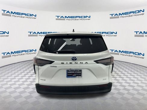 Used 2023 Toyota Sienna XLE FWD image 4