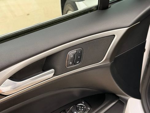 Used 2018 Ford Fusion SE w/ Equipment Group 602A FWD image 12