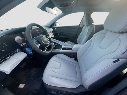 New 2026 Hyundai Elantra Limited FWD image 14