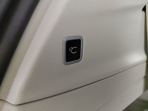 Certified 2024 Chrysler Pacifica Touring-L image 46