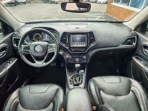 Used 2019 Jeep Cherokee Limited FWD image 3