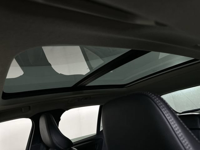 Used 2023 Volvo XC40 B5 Plus AWD/4WD image 19