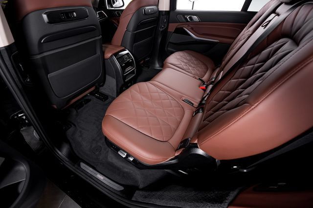 Used 2024 BMW X7 xDrive40i w/ Premium Package AWD/4WD image 27