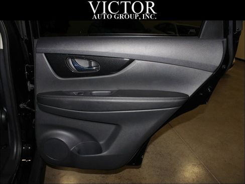 Used 2018 Nissan Rogue SL image 36