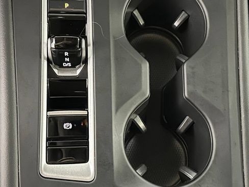 Used 2024 Volkswagen Atlas SE FWD image 16