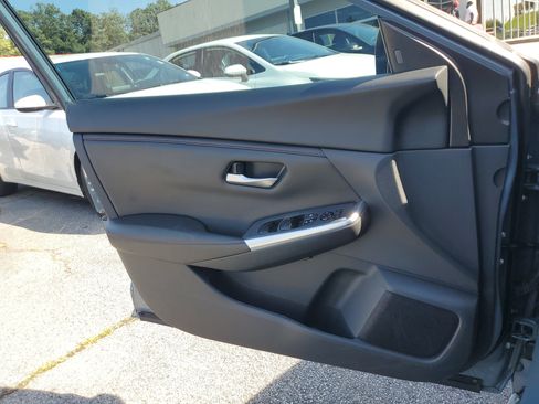 Used 2025 Nissan Sentra SR FWD image 29