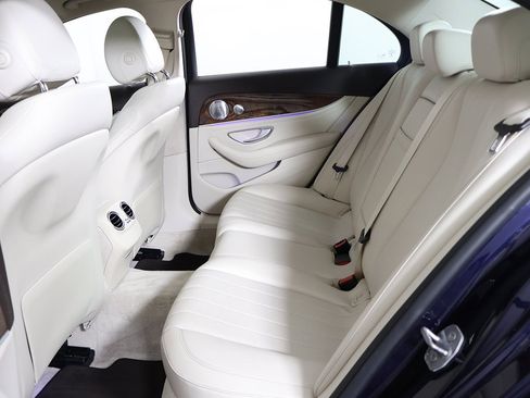 Used 2017 Mercedes-Benz E 300 4MATIC image 35