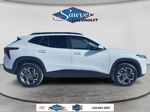Used 2025 Chevrolet Trax LT w/ Driver Confidence Package FWD image 8