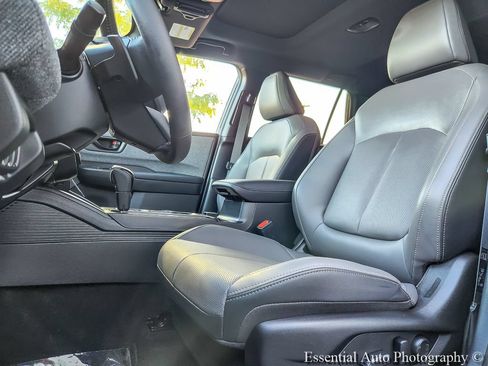Certified 2026 Subaru Outback Limited AWD/4WD image 7