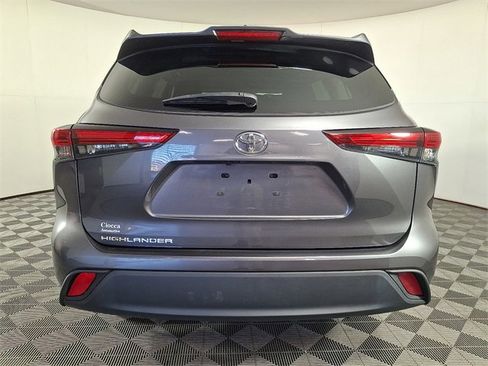 Used 2023 Toyota Highlander L image 9
