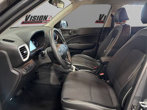 Certified 2023 Hyundai Venue Limited w/ Cargo Package image 9