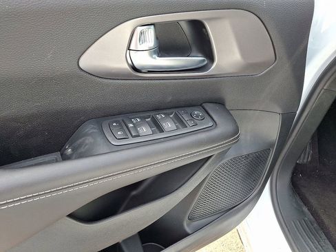 New 2026 Chrysler Voyager LX FWD image 9