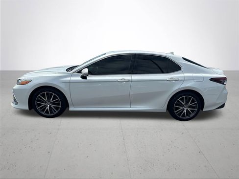 Used 2021 Toyota Camry XLE FWD image 10