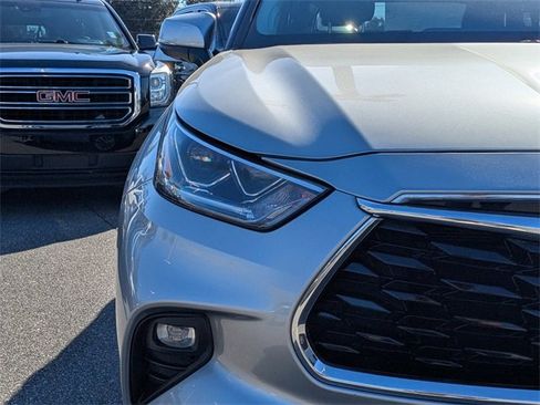 Used 2020 Toyota Highlander Limited image 9