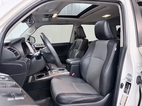 Used 2020 Toyota 4Runner SR5 Premium w/ Moonroof Package RWD image 13