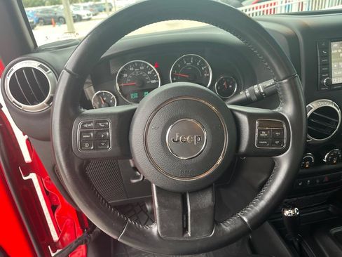 Used 2018 Jeep Wrangler Unlimited Sahara w/ Connectivity Group AWD/4WD image 14