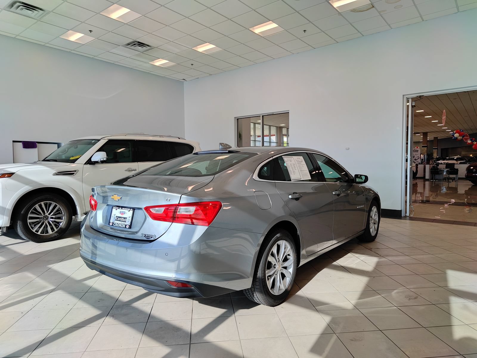 Used 2025 Chevrolet Malibu LT FWD image 3