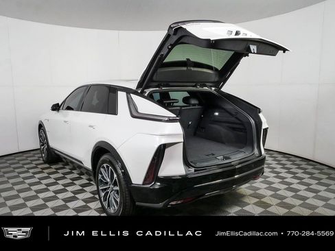 Used 2024 Cadillac Lyriq Sport AWD/4WD image 31