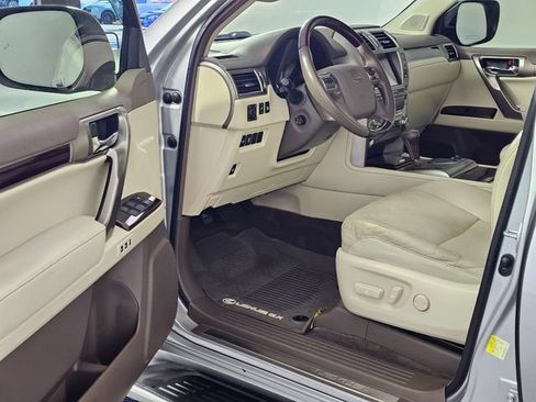 Used 2018 Lexus GX 460 Premium w/ Premium Package AWD/4WD image 22