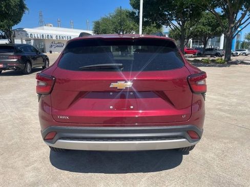 Used 2025 Chevrolet Trax LT w/ LT Convenience Package FWD image 6