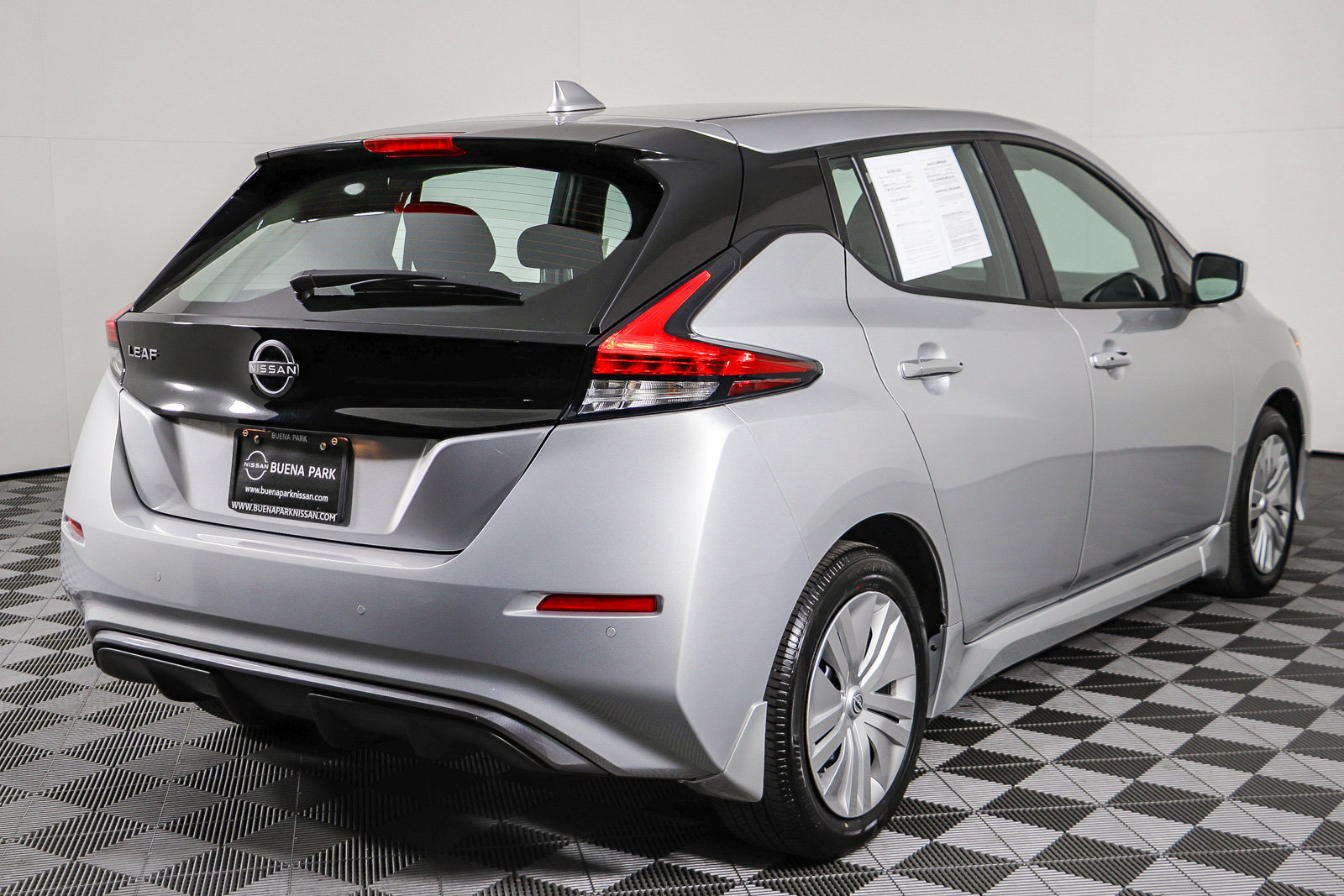 Used 2025 Nissan Leaf S FWD image 8