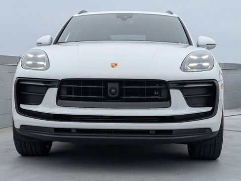 Certified 2024 Porsche Macan AWD/4WD image 8