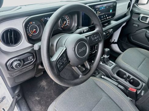 Used 2025 Jeep Gladiator Sport AWD/4WD image 10
