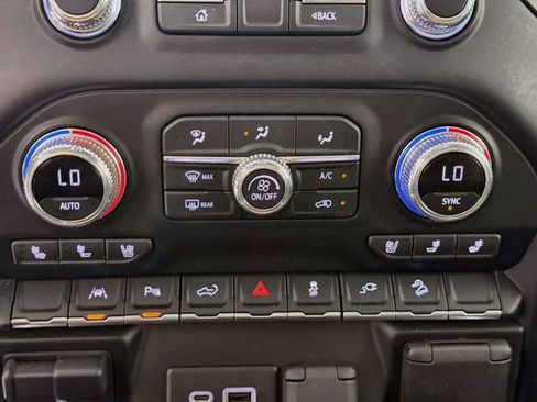 Used 2022 GMC Sierra 1500 AT4 w/ AT4 Premium Package AWD/4WD image 19