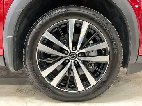 Used 2024 Nissan Pathfinder Platinum w/ Cargo Package image 11