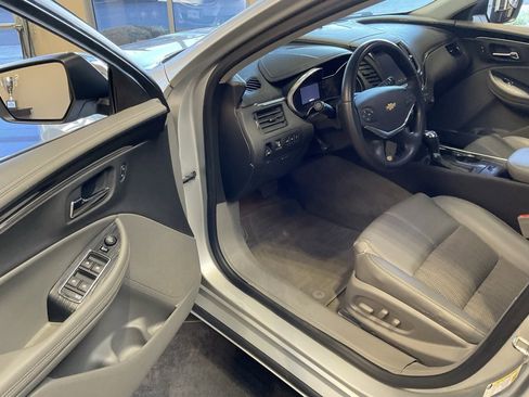 Used 2016 Chevrolet Impala LT w/ Convenience Package image 9