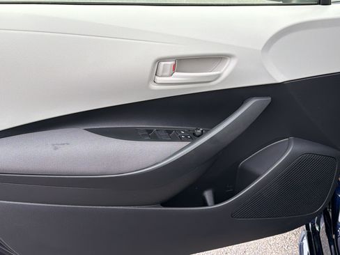 Used 2025 Toyota Corolla LE FWD image 13