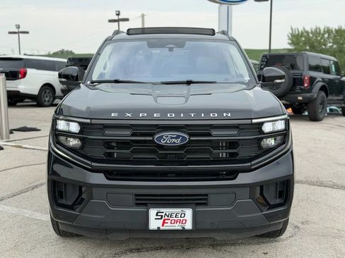 Used 2025 Ford Expedition Active AWD/4WD image 2