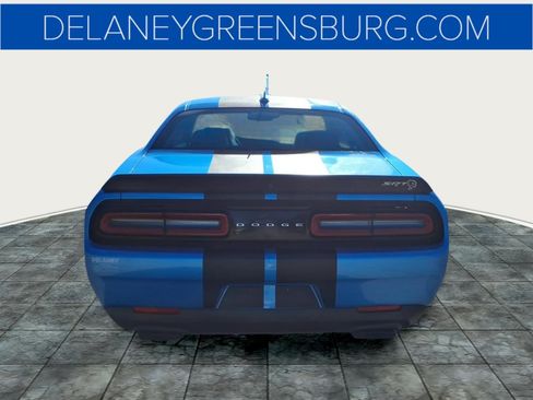 Used 2016 Dodge Challenger SRT Hellcat RWD image 4